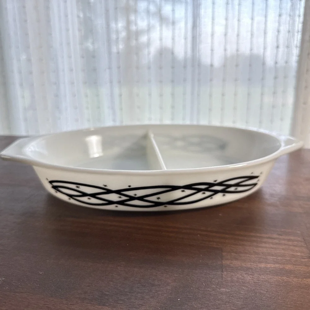 VTG Pyrex Barbed Wire Pattern Divided Casserole Dish 1 quart Black & White